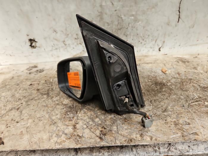 Buitenspiegel links van een Ford Focus 2 Wagon 1.6 16V 2006