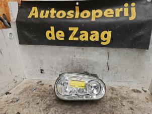 Gebruikte Koplamp rechts Volkswagen Golf IV (1J1) 1.6 Prijs € 35,00 Margeregeling aangeboden door Autodemontage de Zaag