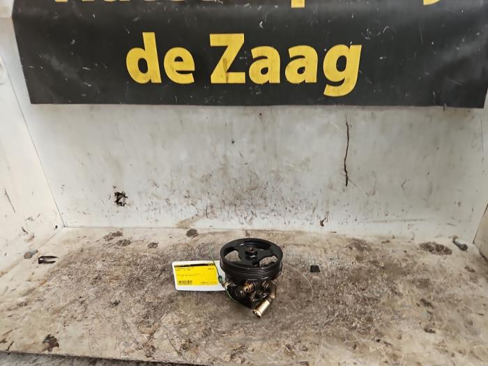 Stuurbekrachtiging Pomp van een Mazda 3 Sport (BK) 1.3i 16V 2005