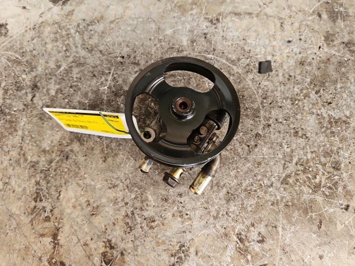 Stuurbekrachtiging Pomp van een Mazda 3 Sport (BK) 1.3i 16V 2005