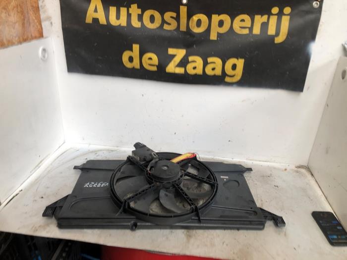 Gebruikte Fan Radiateur Ford Focus 2 1.6 16V Prijs € 35,00 Margeregeling aangeboden door Autodemontage de Zaag