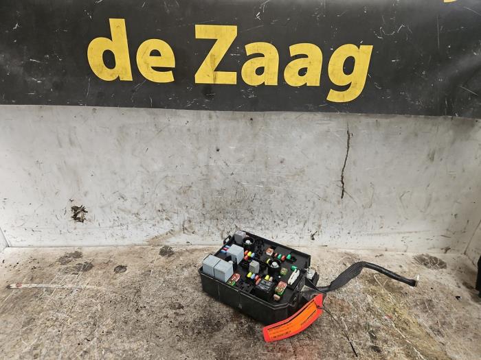 Gebruikte Zekeringkast Opel Corsa E 1.4 16V Prijs € 95,00 Margeregeling aangeboden door Autodemontage de Zaag
