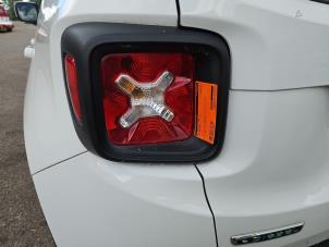 Gebruikte Achterlicht links Jeep Renegade (BU) 1.6 Multijet 16V Prijs € 120,00 Margeregeling aangeboden door Autodemontage de Zaag