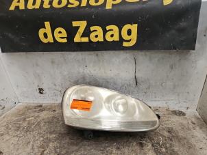 Gebruikte Koplamp rechts Volkswagen Golf V (1K1) 1.6 Prijs € 35,00 Margeregeling aangeboden door Autodemontage de Zaag