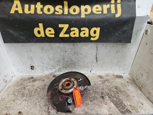 Gebruikte Fusee links-voor Saab 9-3 II (YS3F) 2.0T 16V Prijs € 50,00 Margeregeling aangeboden door Autodemontage de Zaag