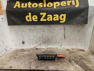 Gebruikte Raam schakelaar elektrisch BMW Mini One/Cooper (R50) 1.6 16V One Prijs € 22,50 Margeregeling aangeboden door Autodemontage de Zaag