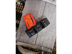 Gebruikte Ruit schakelaar elektrisch Dodge Caliber 1.8 16V Prijs € 20,00 Margeregeling aangeboden door Autodemontage de Zaag