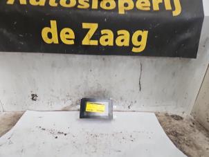 Gebruikte Display Interieur Nissan Almera Tino (V10M) 1.8 16V Prijs € 70,00 Margeregeling aangeboden door Autodemontage de Zaag