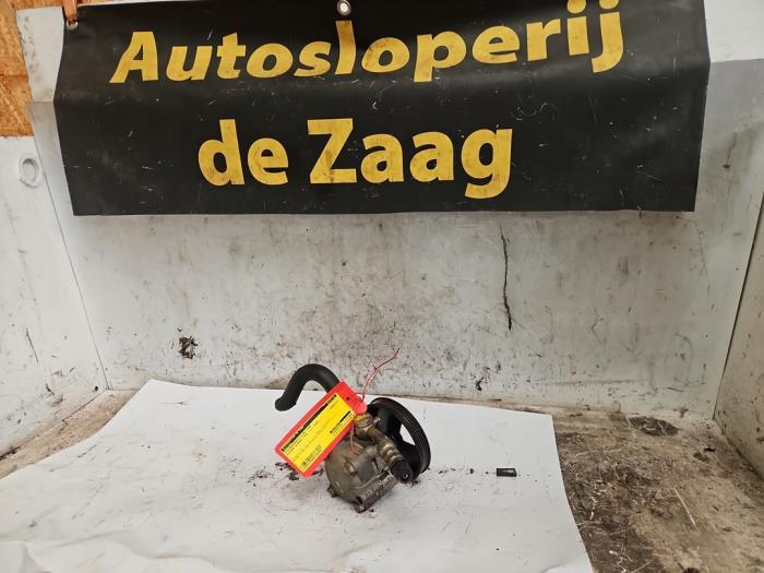 Gebruikte Servopomp Nissan Almera Tino (V10M) 1.8 16V Prijs € 35,00 Margeregeling aangeboden door Autodemontage de Zaag