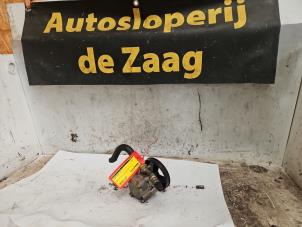 Gebruikte Stuurbekrachtiging Pomp Nissan Almera Tino (V10M) 1.8 16V Prijs € 35,00 Margeregeling aangeboden door Autodemontage de Zaag
