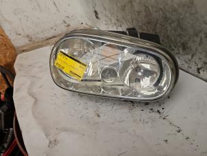 Gebruikte Koplamp rechts Volkswagen Golf III Cabrio Restyling (1E7) 1.8 Kat. Prijs € 30,00 Margeregeling aangeboden door Autodemontage de Zaag