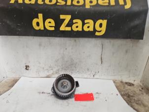 Gebruikte Chaufage Ventilatiemotor Nissan Pixo (D31S) 1.0 12V Prijs € 50,00 Margeregeling aangeboden door Autodemontage de Zaag