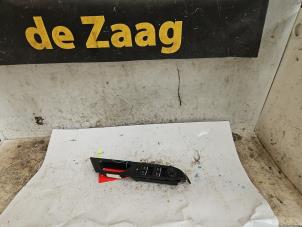 Gebruikte Raam schakelaar elektrisch Ford B-Max (JK8) 1.0 EcoBoost 12V 100 Prijs € 15,00 Margeregeling aangeboden door Autodemontage de Zaag