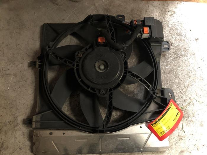 Gebruikte Fan Radiateur Peugeot 208 I (CA/CC/CK/CL) 1.2 Vti 12V PureTech 82 Prijs op aanvraag aangeboden door Autodemontage de Zaag