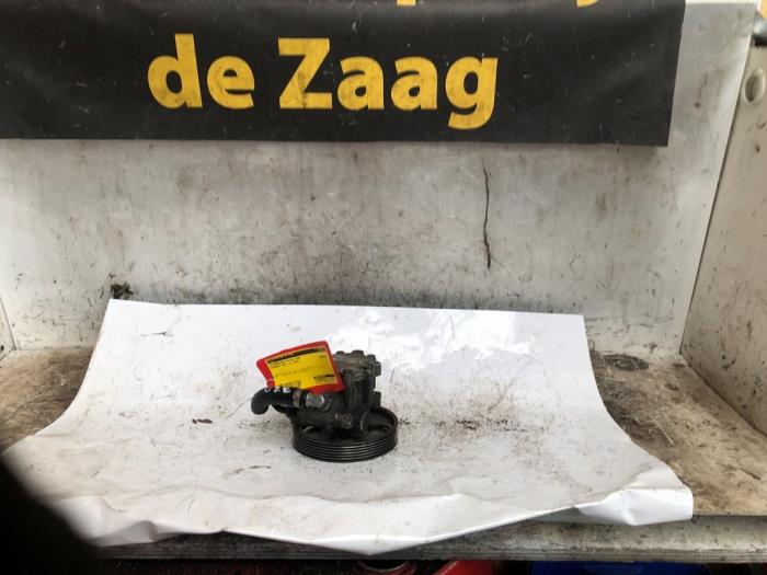 Gebruikte Servopomp Peugeot 406 Coupé (8C) 2.2 16V Prijs € 35,00 Margeregeling aangeboden door Autodemontage de Zaag