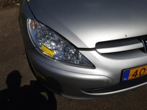 Gebruikte Koplamp rechts Peugeot 307 SW (3H) 2.0 HDi 90 Prijs € 45,00 Margeregeling aangeboden door Autodemontage de Zaag