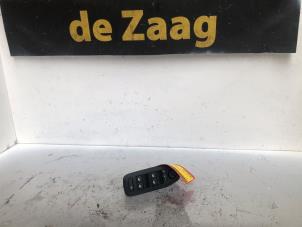 Gebruikte Ruit schakelaar elektrisch Peugeot 208 I (CA/CC/CK/CL) 1.2 Vti 12V PureTech Prijs € 40,00 Margeregeling aangeboden door Autodemontage de Zaag