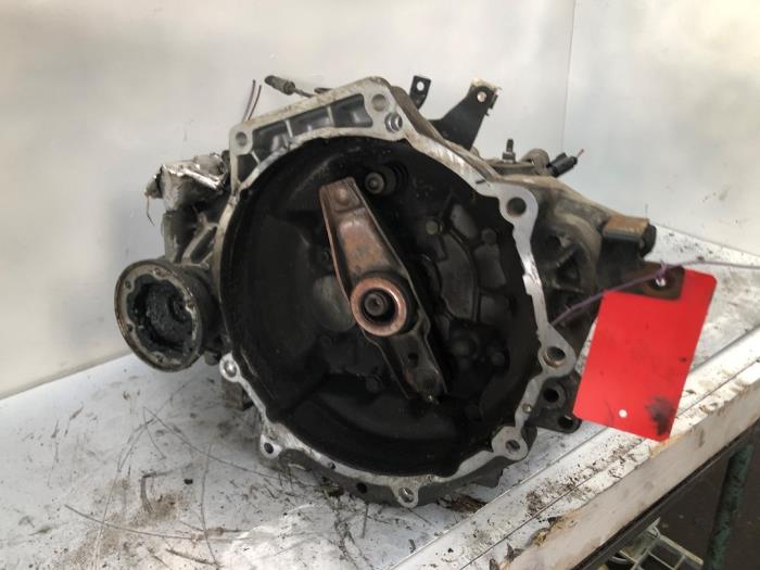 Gebruikte Versnellingsbak Volkswagen New Beetle (9C1/9G1) 2.0 Prijs € 200,00 Margeregeling aangeboden door Autodemontage de Zaag
