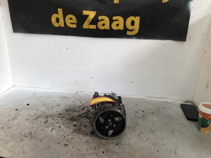 Gebruikte Aircopomp Renault Clio III (BR/CR) 1.4 16V Prijs € 100,00 Margeregeling aangeboden door Autodemontage de Zaag
