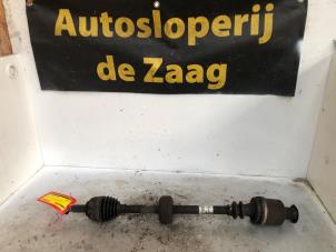 Gebruikte Aandrijfas rechts-voor Renault Twingo II (CN) 1.2 Prijs € 35,00 Margeregeling aangeboden door Autodemontage de Zaag