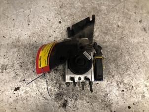 Gebruikte ABS Pomp Renault Twingo II (CN) 1.2 Prijs € 75,00 Margeregeling aangeboden door Autodemontage de Zaag