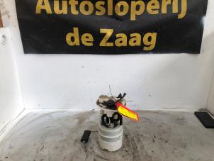Gebruikte Benzinepomp Renault Twingo II (CN) 1.2 Prijs € 45,00 Margeregeling aangeboden door Autodemontage de Zaag