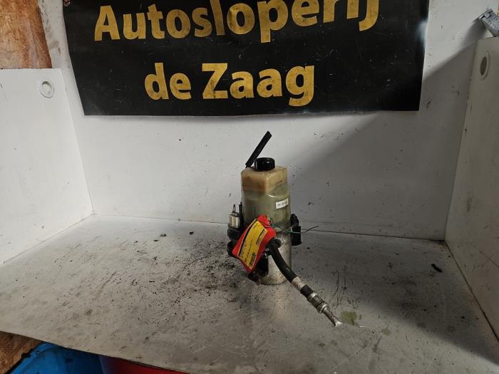Gebruikte Servopomp Ford Focus 2 Wagon 2.0 16V Prijs € 60,00 Margeregeling aangeboden door Autodemontage de Zaag