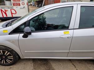 Gebruikte Portier 4Deurs links-voor Fiat Punto III (199) 0.9 TwinAir Prijs € 100,00 Margeregeling aangeboden door Autodemontage de Zaag