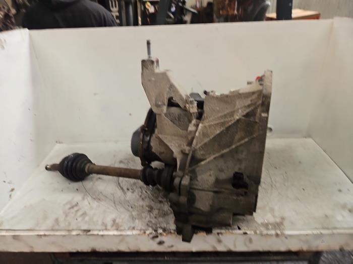 Gebruikte Versnellingsbak Ford Focus 1 1.4 16V Prijs € 125,00 Margeregeling aangeboden door Autodemontage de Zaag