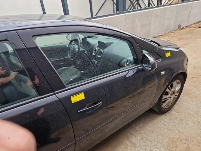Scherm rechts-voor van een Opel Corsa D 1.2 16V 2007