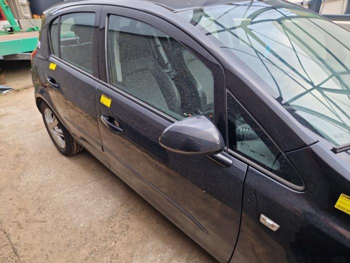 Scherm rechts-voor van een Opel Corsa D 1.2 16V 2007