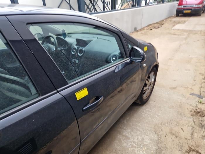 Scherm rechts-voor van een Opel Corsa D 1.2 16V 2007
