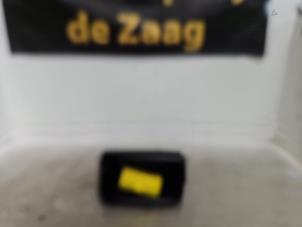 Gebruikte Radio Peugeot 2008 (CU) 1.2 Vti 12V PureTech 82 Prijs € 155,00 Margeregeling aangeboden door Autodemontage de Zaag