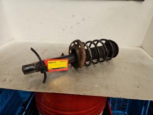 Gebruikte Mac Phersonpoot links-voor Peugeot 2008 (CU) 1.2 Vti 12V PureTech 82 Prijs € 35,00 Margeregeling aangeboden door Autodemontage de Zaag