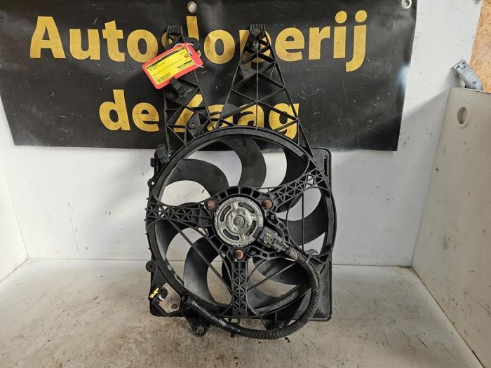 Gebruikte Fan Radiateur Fiat Punto III (199) 0.9 TwinAir Prijs € 35,00 Margeregeling aangeboden door Autodemontage de Zaag