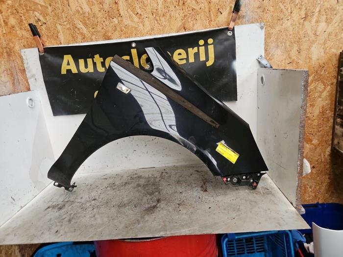 Scherm rechts-voor van een Opel Corsa D 1.4 16V Twinport 2008