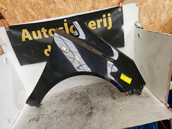 Scherm rechts-voor van een Opel Corsa D 1.4 16V Twinport 2008