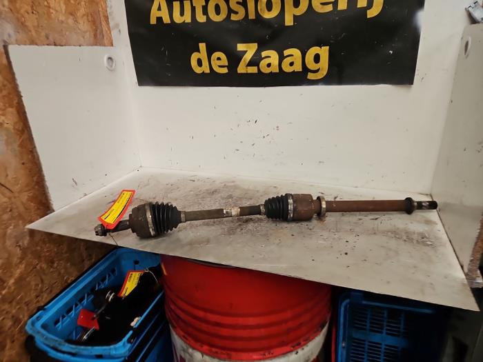 Gebruikte Steekas rechts-voor Renault Megane III Grandtour (KZ) 1.4 16V TCe 130 Prijs € 35,00 Margeregeling aangeboden door Autodemontage de Zaag