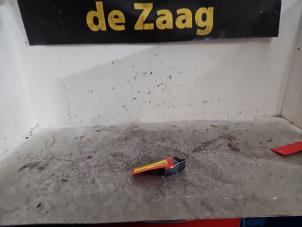 Gebruikte AUX/USB aansluiting Renault Megane III Grandtour (KZ) 1.4 16V TCe 130 Prijs € 10,00 Margeregeling aangeboden door Autodemontage de Zaag