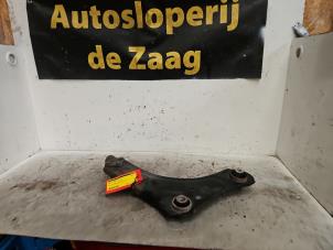 Gebruikte Draagarm links-voor Renault Megane III Grandtour (KZ) 1.4 16V TCe 130 Prijs € 45,00 Margeregeling aangeboden door Autodemontage de Zaag