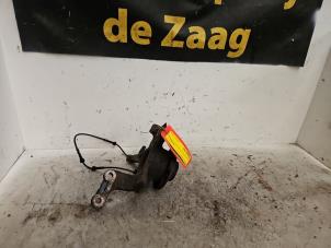 Gebruikte Fusee rechts-voor Renault Megane III Grandtour (KZ) 1.4 16V TCe 130 Prijs € 35,00 Margeregeling aangeboden door Autodemontage de Zaag