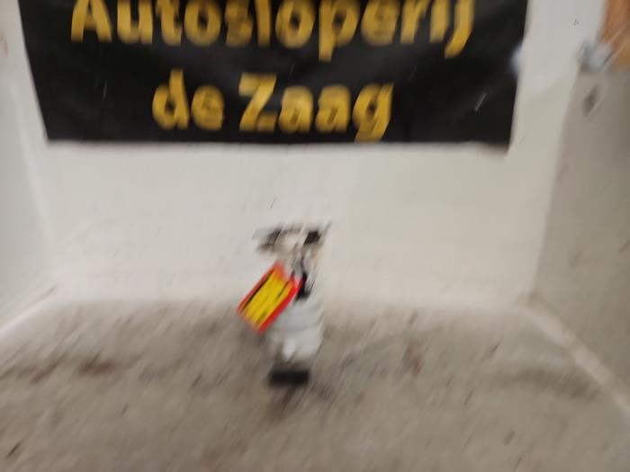 Gebruikte Benzinepomp Renault Twingo II (CN) 1.2 Prijs € 40,00 Margeregeling aangeboden door Autodemontage de Zaag