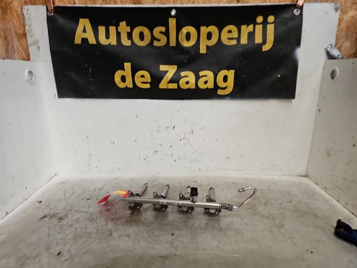 Gebruikte Injector brug Mercedes A (W176) 1.6 A-200 16V Prijs € 100,00 Margeregeling aangeboden door Autodemontage de Zaag