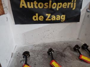 Gebruikte Zuiger Mercedes A (W176) 1.6 A-200 16V Prijs € 50,00 Margeregeling aangeboden door Autodemontage de Zaag