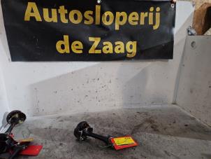 Gebruikte Zuiger Mercedes A (W176) 1.6 A-200 16V Prijs € 50,00 Margeregeling aangeboden door Autodemontage de Zaag