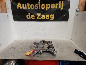 Gebruikte Distributiedeksel Mercedes A (W176) 1.6 A-200 16V Prijs € 50,00 Margeregeling aangeboden door Autodemontage de Zaag