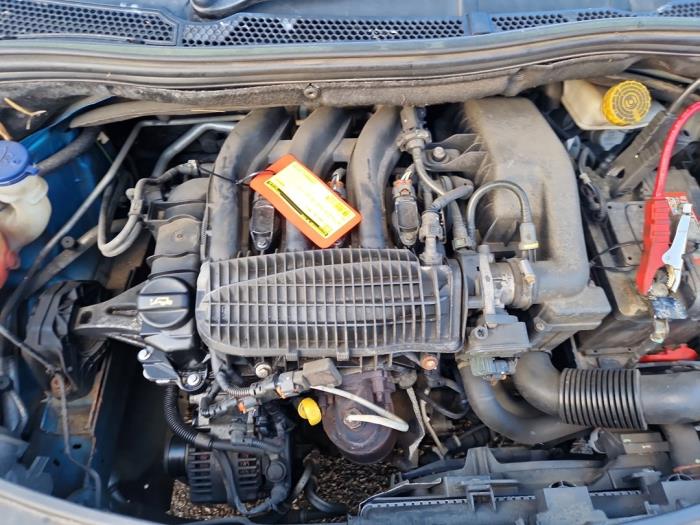 Motor van een Peugeot 208 I (CA/CC/CK/CL) 1.2 Vti 12V PureTech 82 2013
