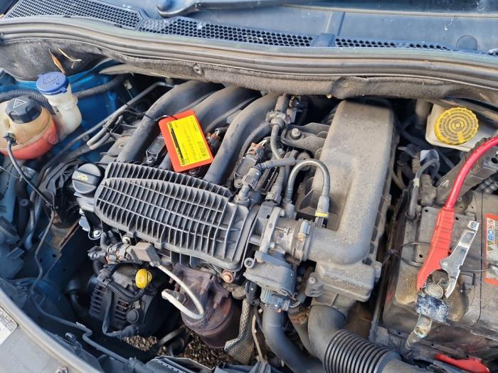 Motor van een Peugeot 208 I (CA/CC/CK/CL) 1.2 Vti 12V PureTech 82 2013
