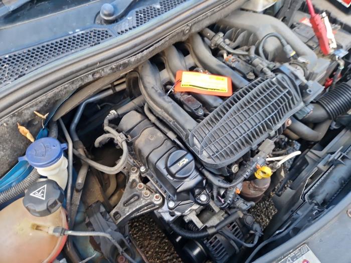 Motor van een Peugeot 208 I (CA/CC/CK/CL) 1.2 Vti 12V PureTech 82 2013