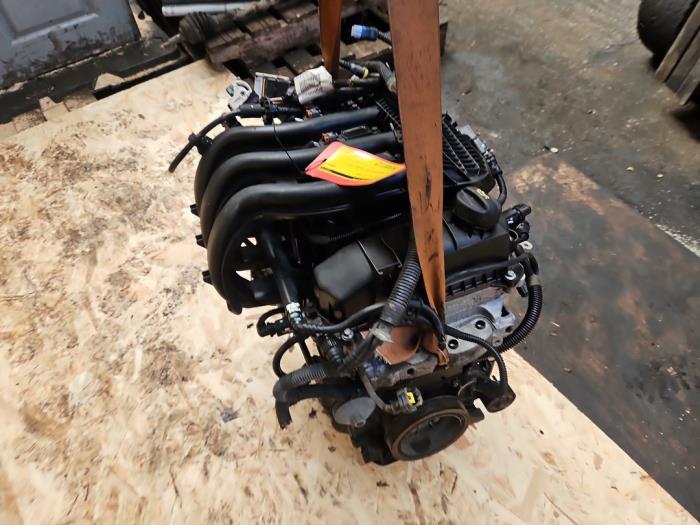 Motor van een Peugeot 208 I (CA/CC/CK/CL) 1.2 Vti 12V PureTech 82 2013